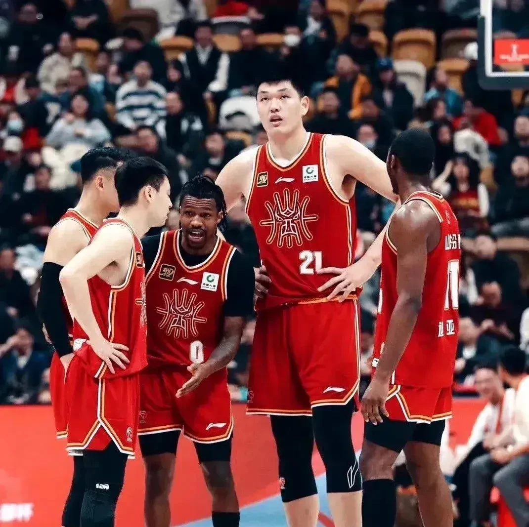 CBA常规赛山西队主场战胜天津队，豪取八连胜