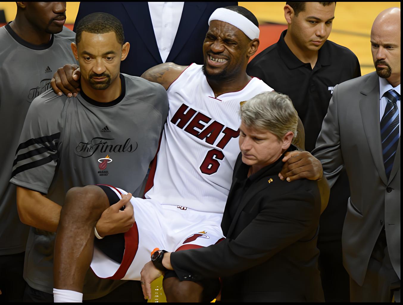 篮球巨星突然退出比赛,球迷们无法接受 篮球巨星突然退出比赛,球迷们无法接受