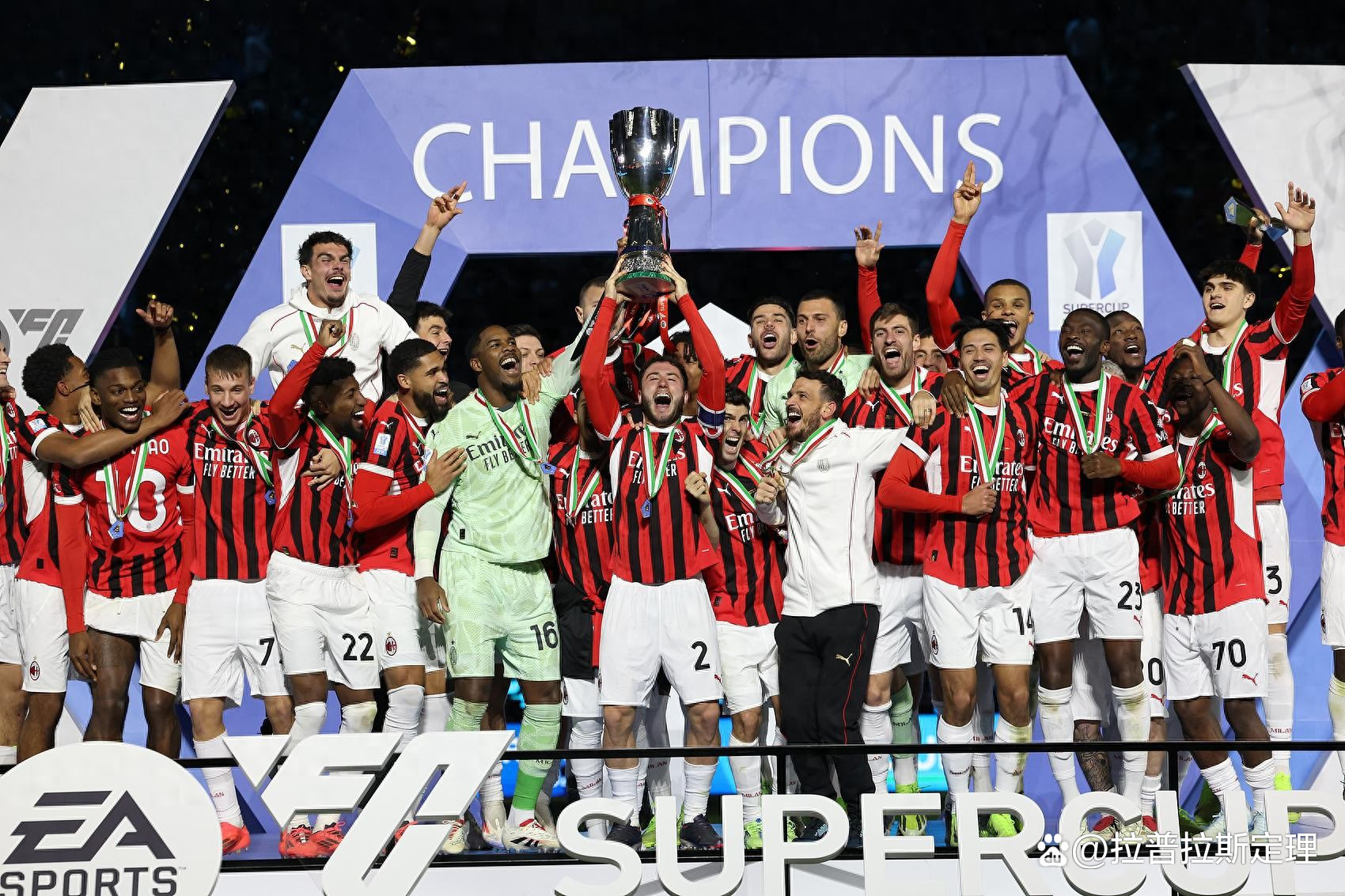 包含AC米兰战胜对手，顺利晋级四分之一决赛的词条