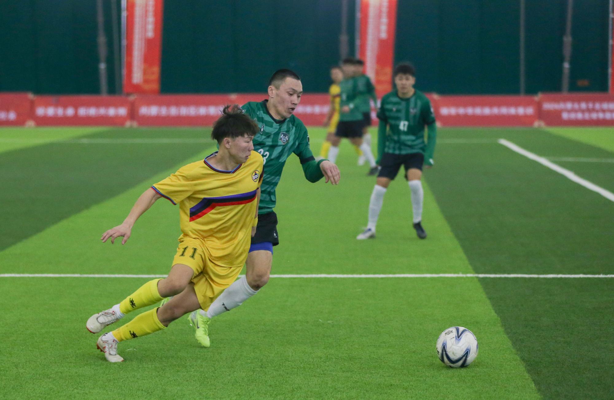 包含足球联赛冠军争夺激烈，球队力量对比鲜明的词条