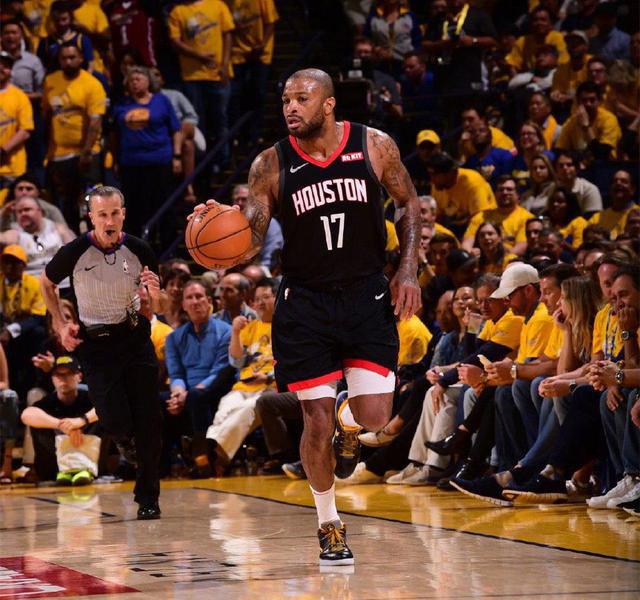 火箭主场战胜活塞，塔克砍下分