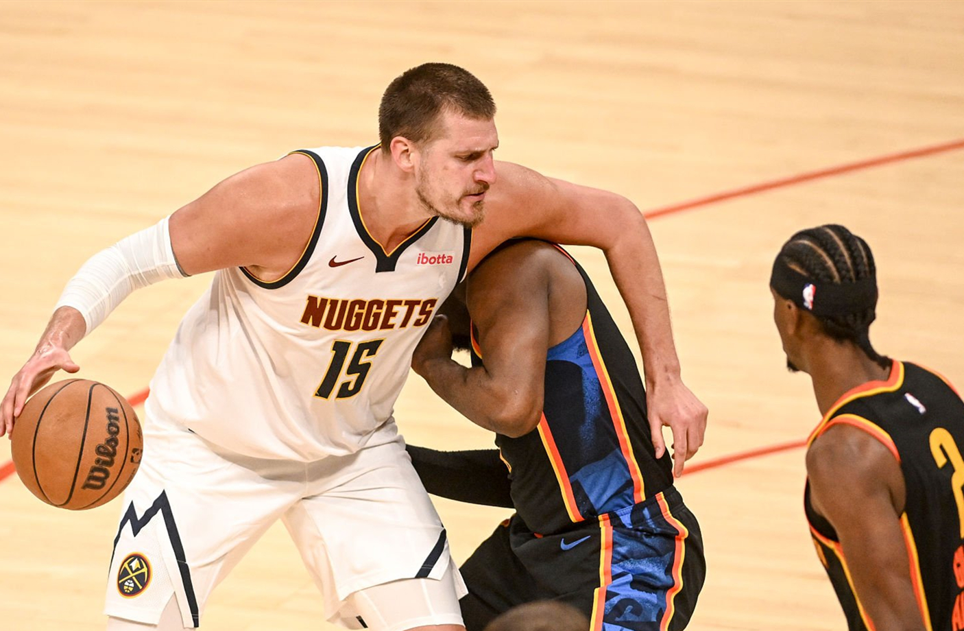 包含深圳队鏖战篮网，约基奇状态火热的词条