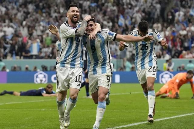 日本完胜阿根廷，萨拉赫带队取胜