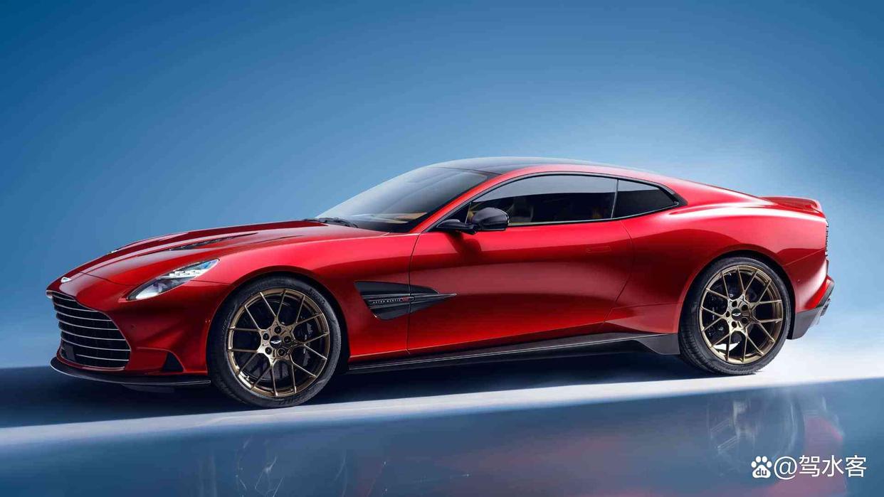 包含阿斯顿马丁翻盘红牛车队，皮亚斯特里惊艳四座的词条