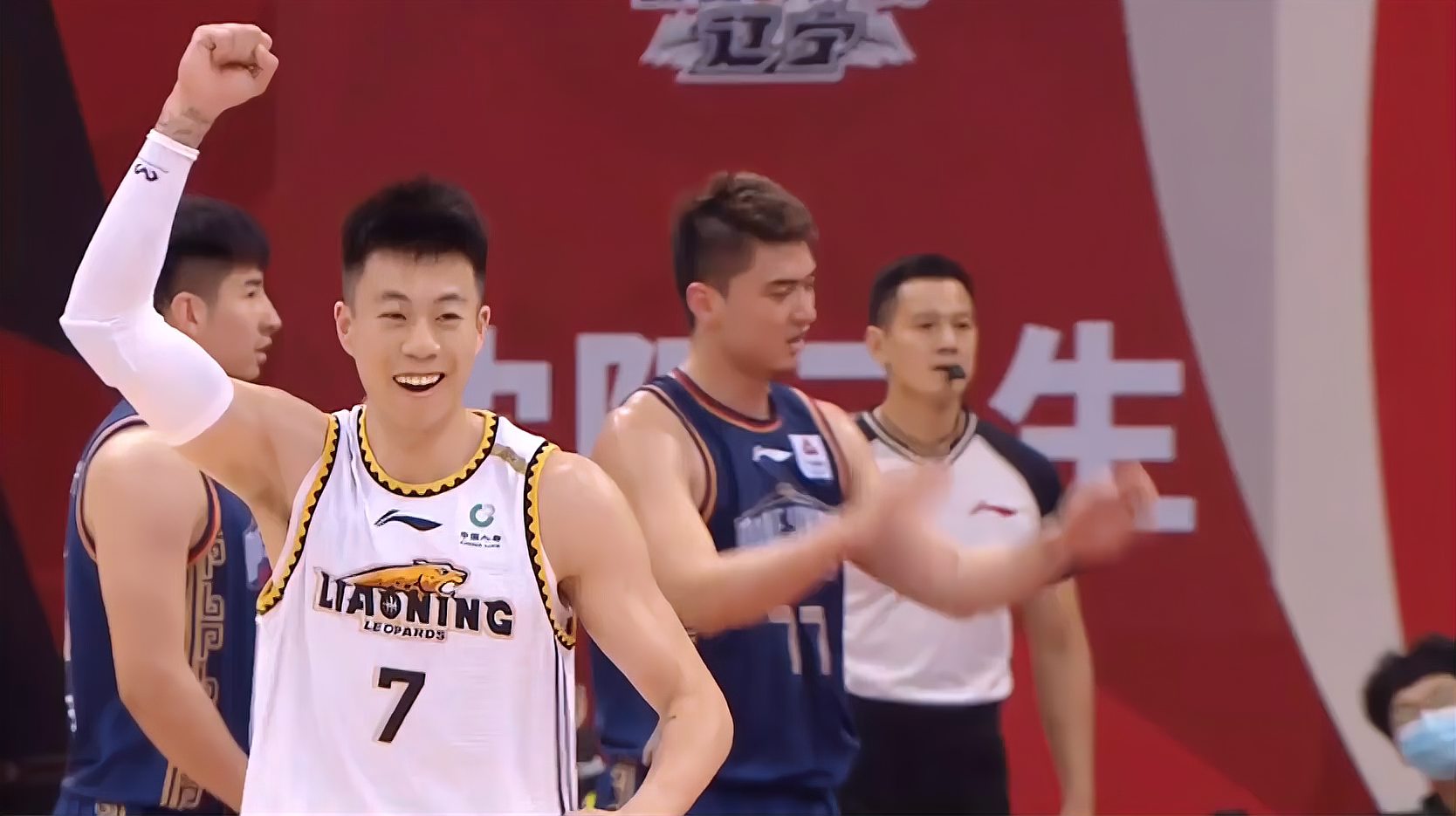 关于雷霆逆转国王，张镇麟高光表现的信息