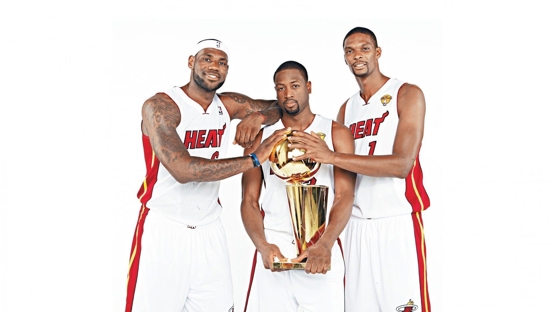 伦纳德爆发，热火生死战取胜新疆队，一场跨越时空的篮球幻想对决