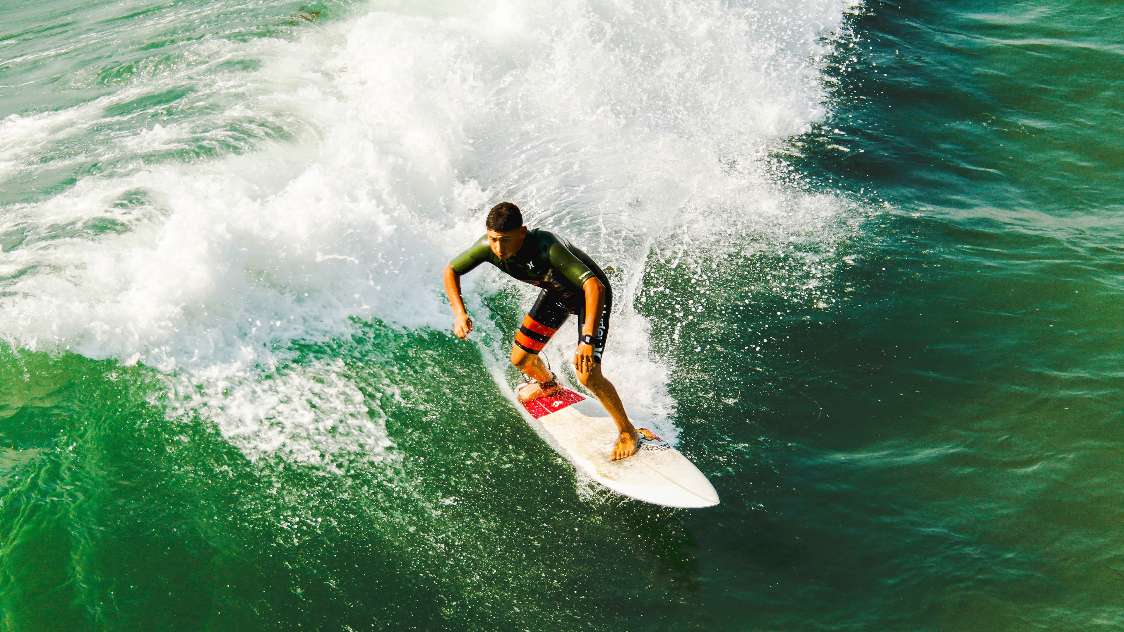 当萨拉赫的存在笼罩赛场，加拿大对阵希腊背后的足球幽灵学